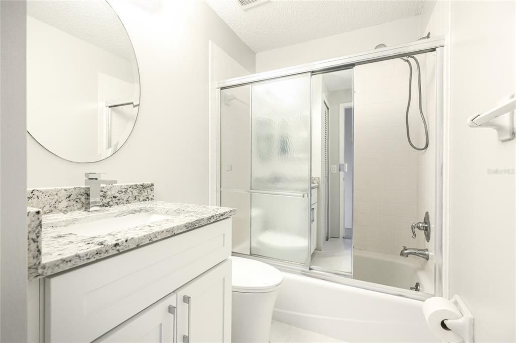 合同活跃: $194,000 (2 贝兹, 2 浴室, 1343 平方英尺)