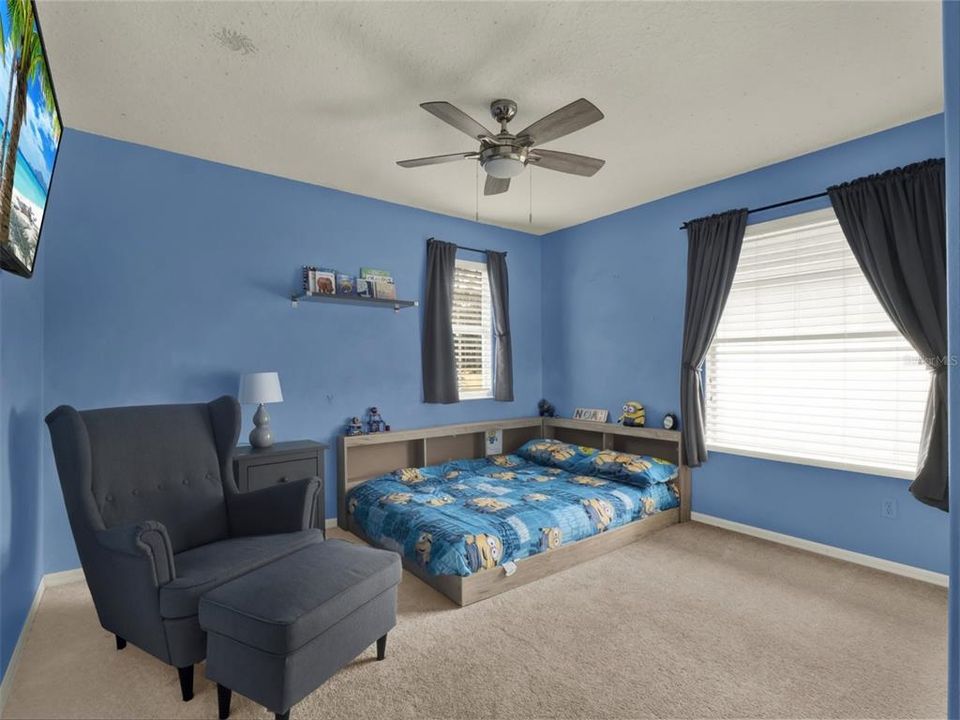 Activo con contrato: $950,000 (5 camas, 3 baños, 4089 Pies cuadrados)