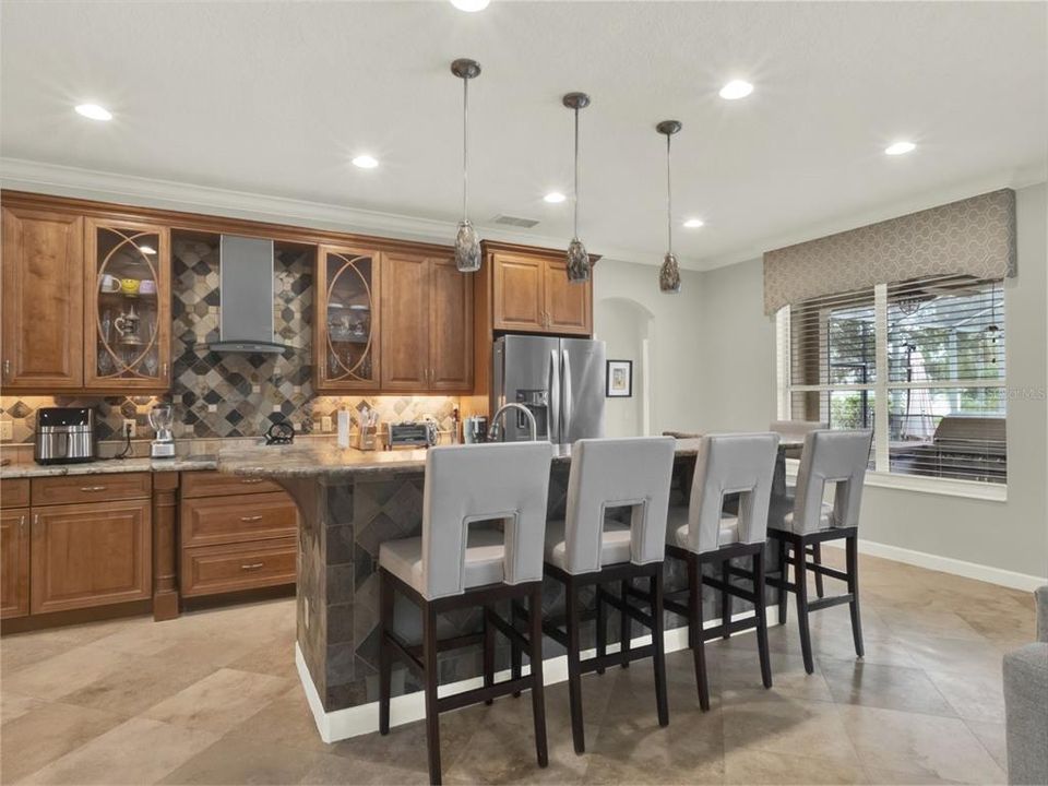 Activo con contrato: $950,000 (5 camas, 3 baños, 4089 Pies cuadrados)