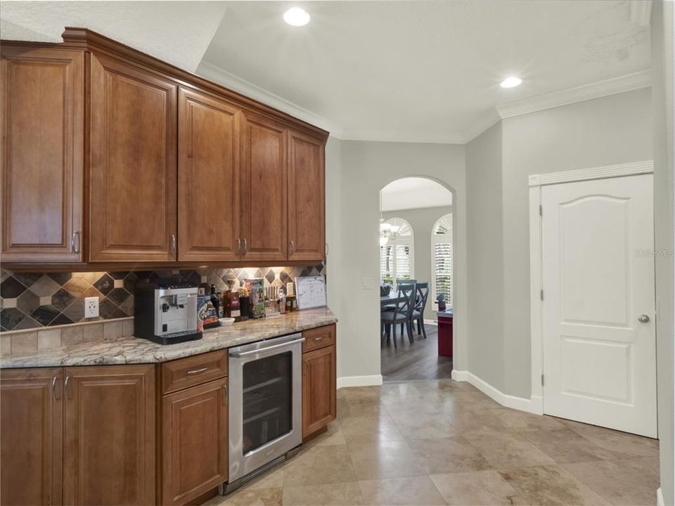 Activo con contrato: $950,000 (5 camas, 3 baños, 4089 Pies cuadrados)