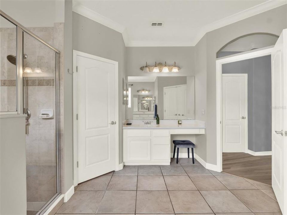 Activo con contrato: $950,000 (5 camas, 3 baños, 4089 Pies cuadrados)