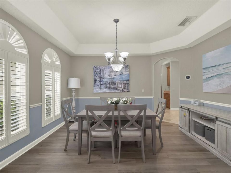 Activo con contrato: $950,000 (5 camas, 3 baños, 4089 Pies cuadrados)