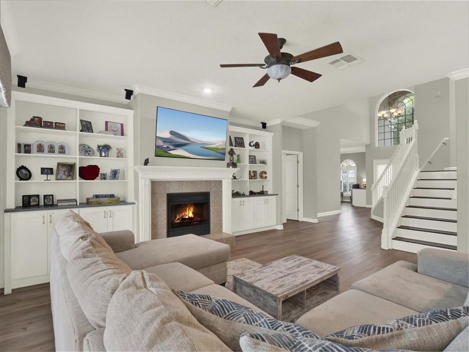 Activo con contrato: $950,000 (5 camas, 3 baños, 4089 Pies cuadrados)