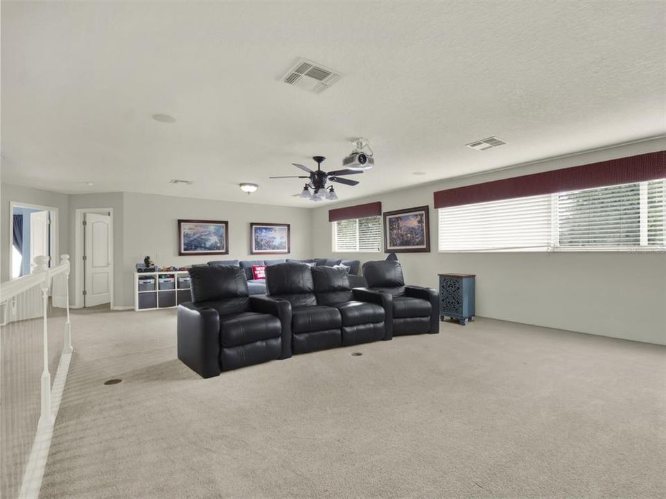 Activo con contrato: $950,000 (5 camas, 3 baños, 4089 Pies cuadrados)