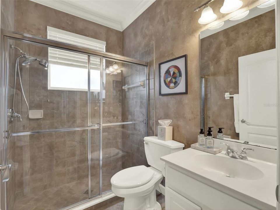 Activo con contrato: $950,000 (5 camas, 3 baños, 4089 Pies cuadrados)