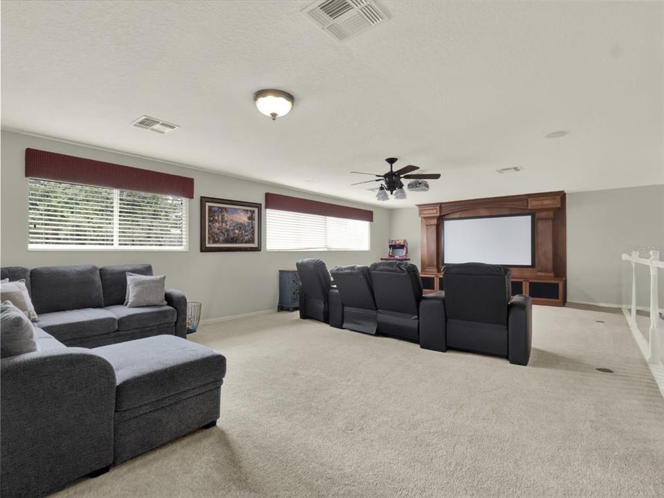 Activo con contrato: $950,000 (5 camas, 3 baños, 4089 Pies cuadrados)