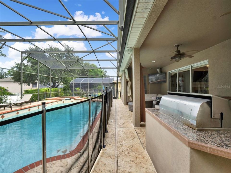 Activo con contrato: $950,000 (5 camas, 3 baños, 4089 Pies cuadrados)