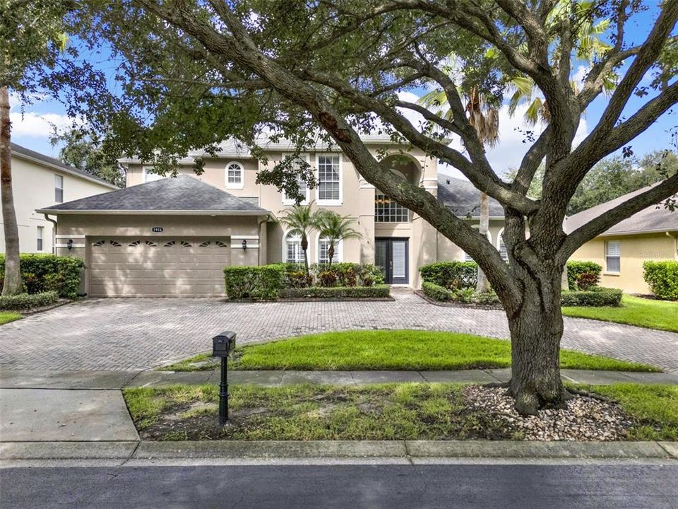 Activo con contrato: $950,000 (5 camas, 3 baños, 4089 Pies cuadrados)