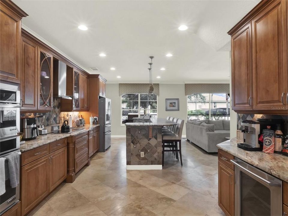 Activo con contrato: $950,000 (5 camas, 3 baños, 4089 Pies cuadrados)