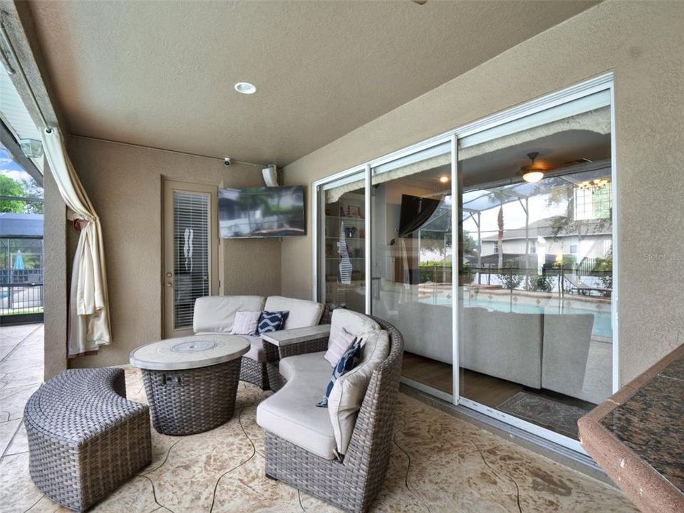 Activo con contrato: $950,000 (5 camas, 3 baños, 4089 Pies cuadrados)