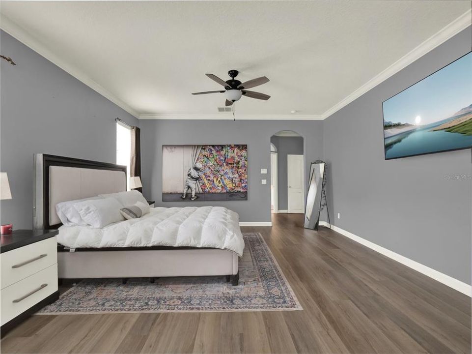 Activo con contrato: $950,000 (5 camas, 3 baños, 4089 Pies cuadrados)