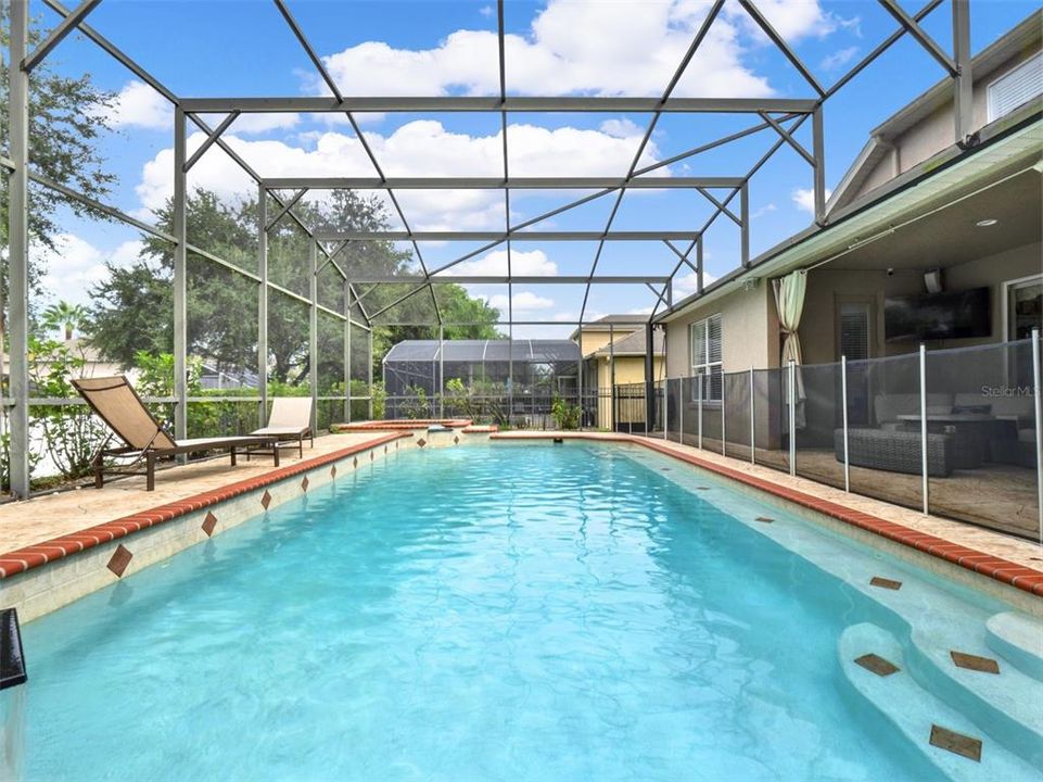 Activo con contrato: $950,000 (5 camas, 3 baños, 4089 Pies cuadrados)