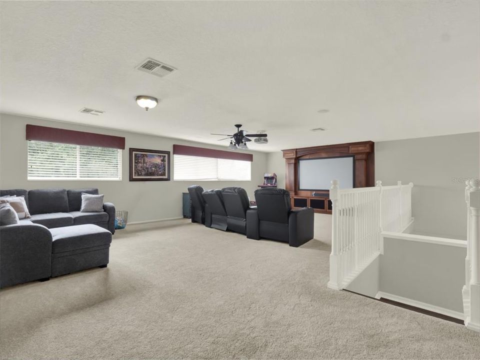 Activo con contrato: $950,000 (5 camas, 3 baños, 4089 Pies cuadrados)