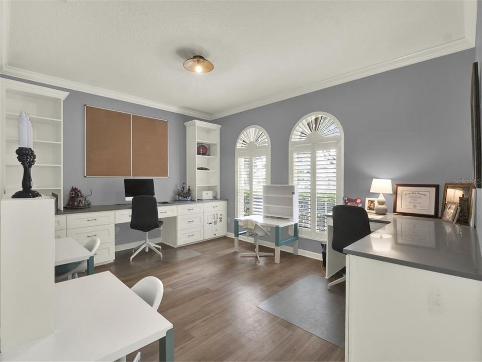 Activo con contrato: $950,000 (5 camas, 3 baños, 4089 Pies cuadrados)