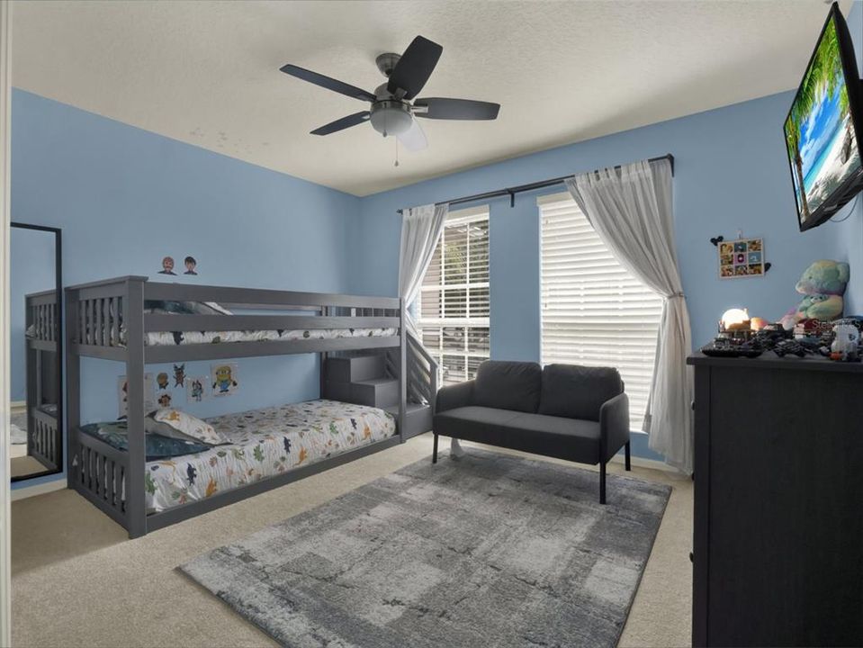 Activo con contrato: $950,000 (5 camas, 3 baños, 4089 Pies cuadrados)