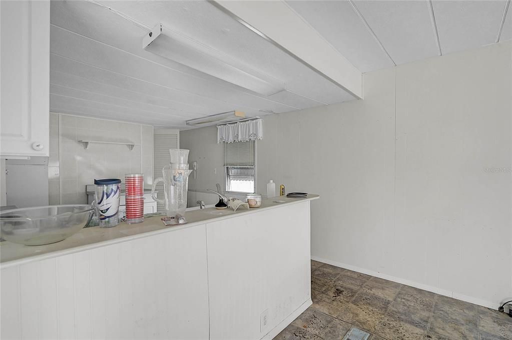 合同活跃: $125,000 (1 贝兹, 1 浴室, 624 平方英尺)