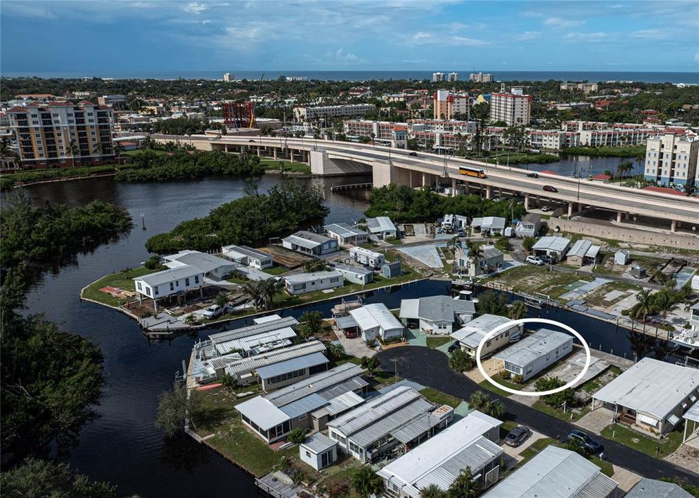 合同活跃: $125,000 (1 贝兹, 1 浴室, 624 平方英尺)