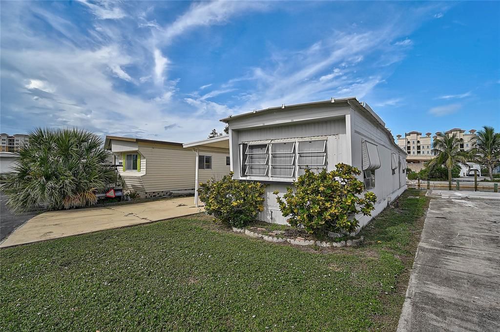 合同活跃: $125,000 (1 贝兹, 1 浴室, 624 平方英尺)