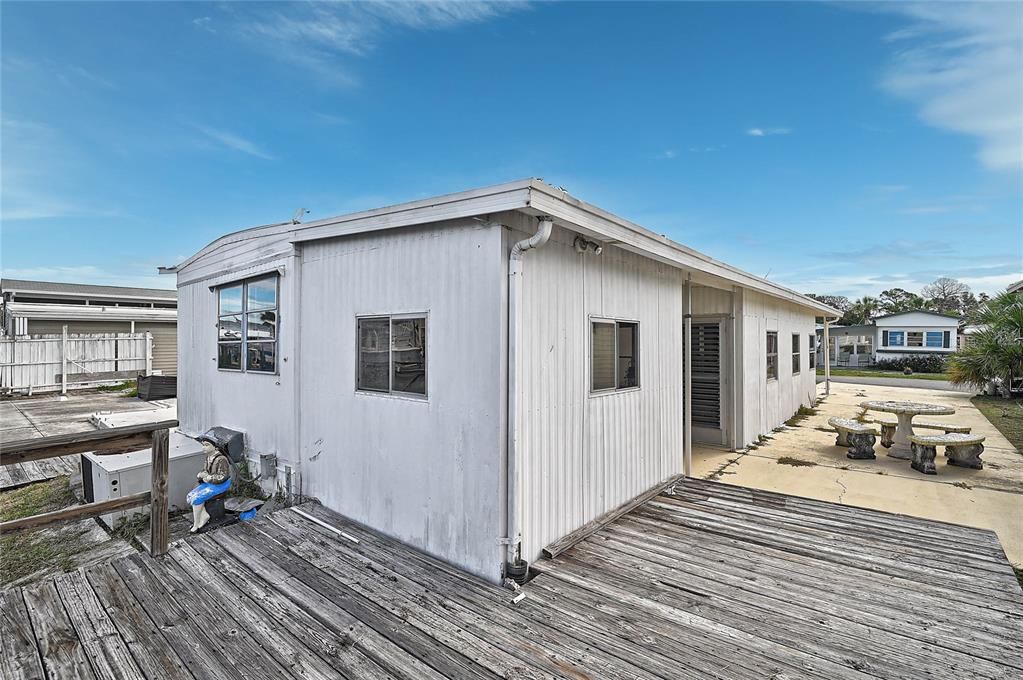 合同活跃: $125,000 (1 贝兹, 1 浴室, 624 平方英尺)