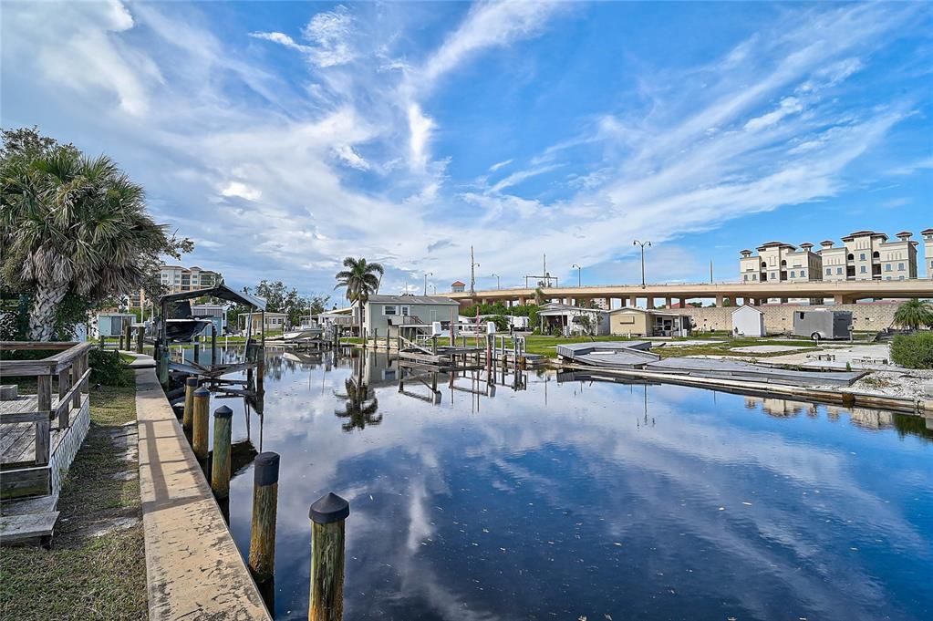 合同活跃: $125,000 (1 贝兹, 1 浴室, 624 平方英尺)