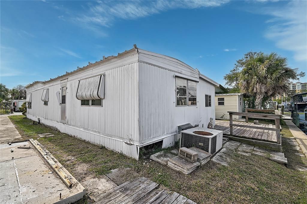 合同活跃: $125,000 (1 贝兹, 1 浴室, 624 平方英尺)