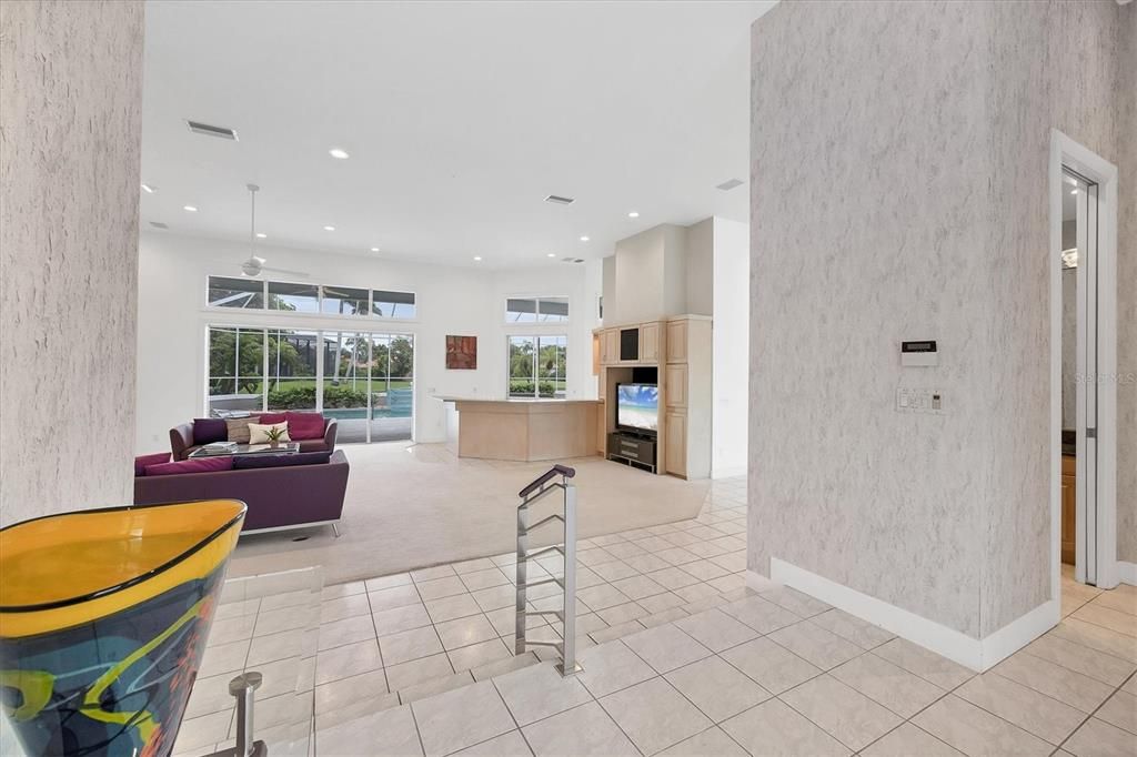 合同活跃: $1,300,000 (3 贝兹, 3 浴室, 4131 平方英尺)