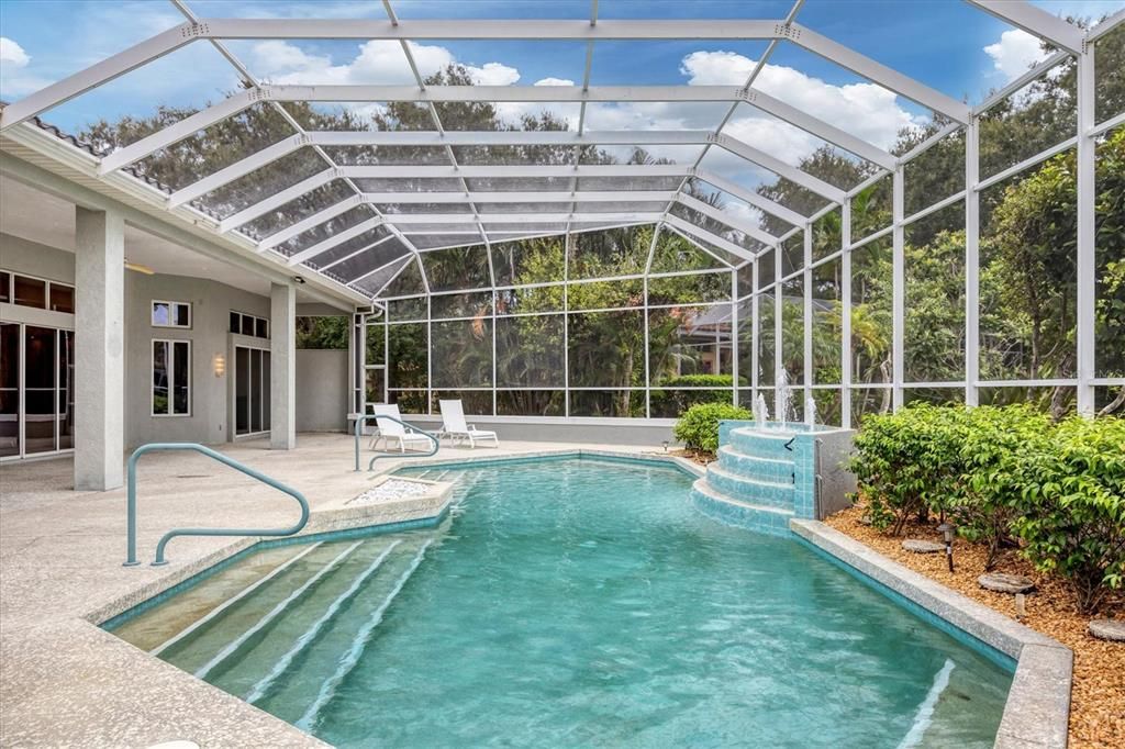 合同活跃: $1,300,000 (3 贝兹, 3 浴室, 4131 平方英尺)