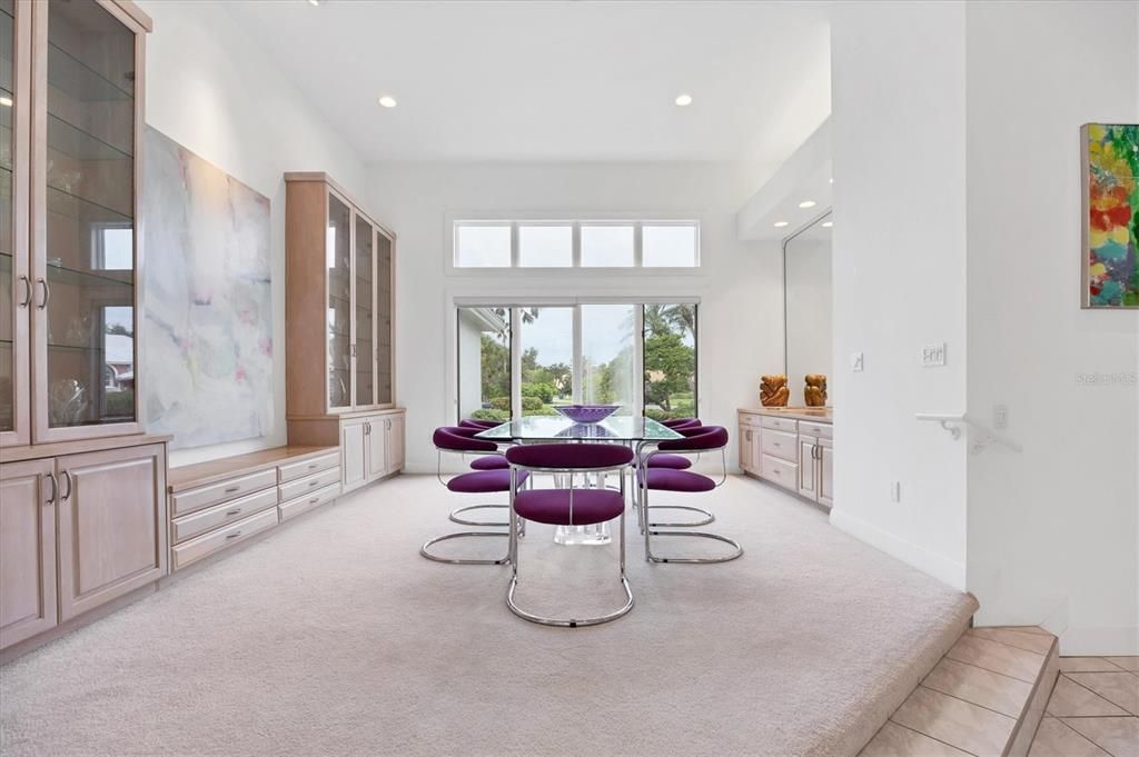 合同活跃: $1,300,000 (3 贝兹, 3 浴室, 4131 平方英尺)