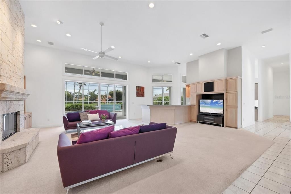 合同活跃: $1,300,000 (3 贝兹, 3 浴室, 4131 平方英尺)