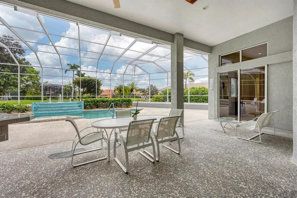 合同活跃: $1,300,000 (3 贝兹, 3 浴室, 4131 平方英尺)