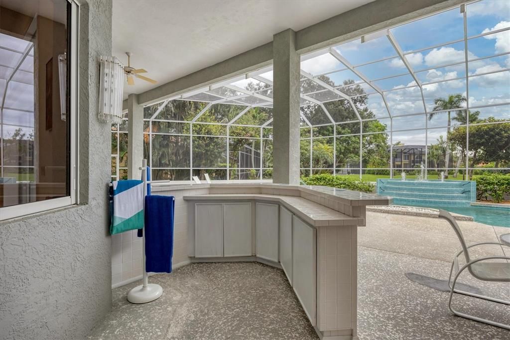 合同活跃: $1,300,000 (3 贝兹, 3 浴室, 4131 平方英尺)