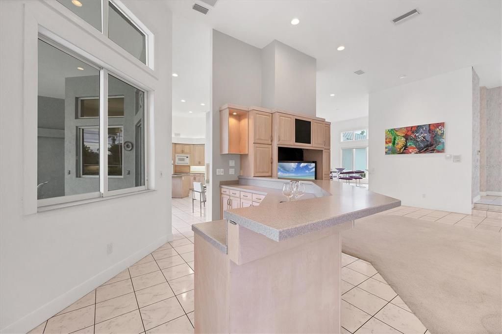 合同活跃: $1,300,000 (3 贝兹, 3 浴室, 4131 平方英尺)