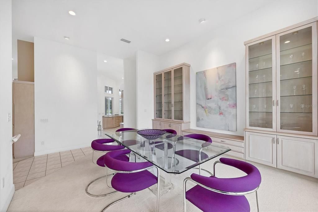 合同活跃: $1,300,000 (3 贝兹, 3 浴室, 4131 平方英尺)