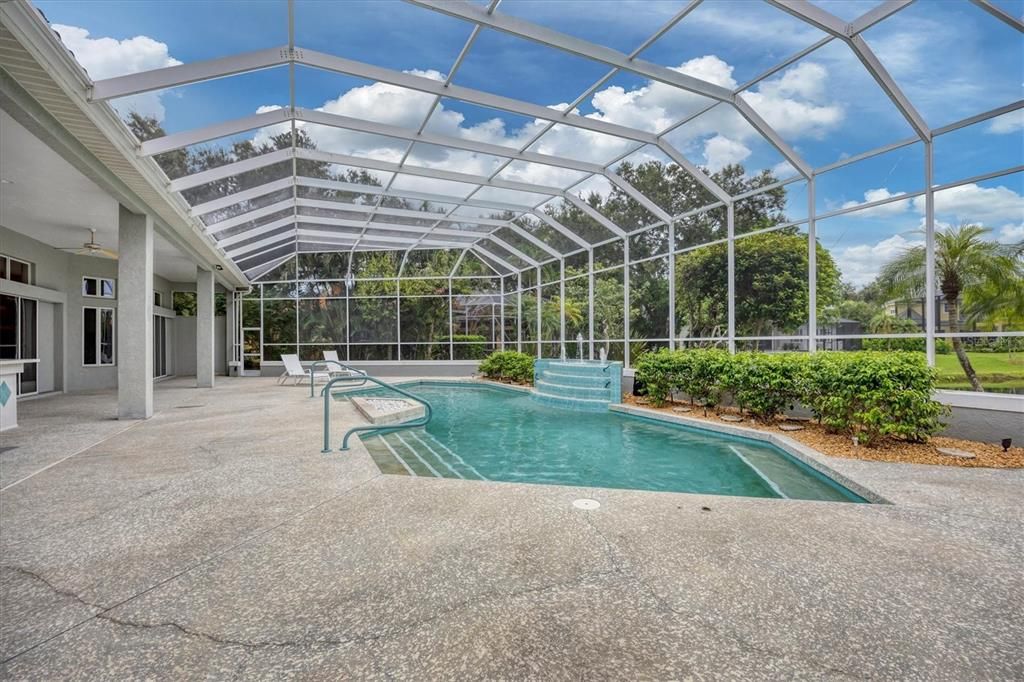 合同活跃: $1,300,000 (3 贝兹, 3 浴室, 4131 平方英尺)