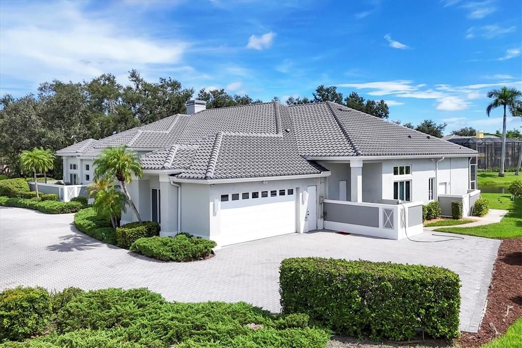 合同活跃: $1,300,000 (3 贝兹, 3 浴室, 4131 平方英尺)