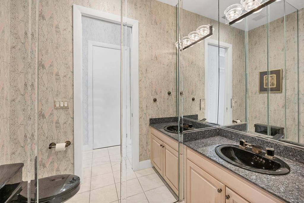 合同活跃: $1,300,000 (3 贝兹, 3 浴室, 4131 平方英尺)