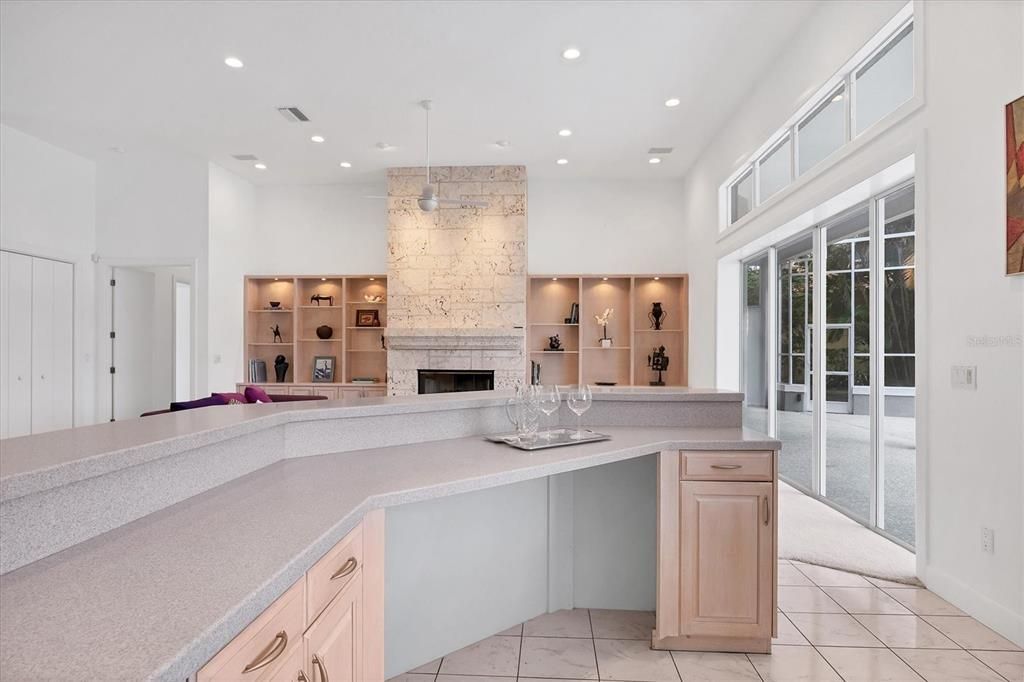 合同活跃: $1,300,000 (3 贝兹, 3 浴室, 4131 平方英尺)