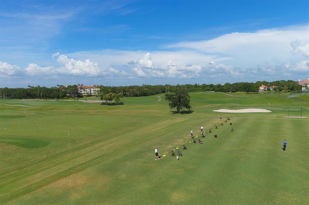 合同活跃: $1,300,000 (3 贝兹, 3 浴室, 4131 平方英尺)