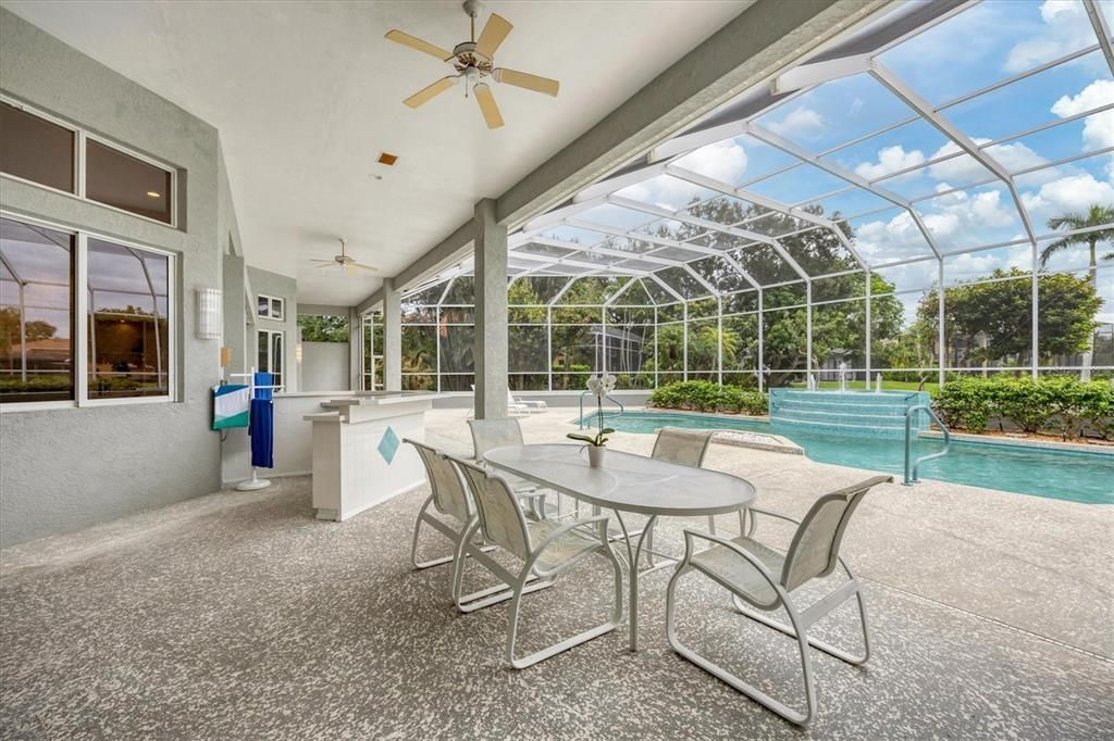 合同活跃: $1,300,000 (3 贝兹, 3 浴室, 4131 平方英尺)