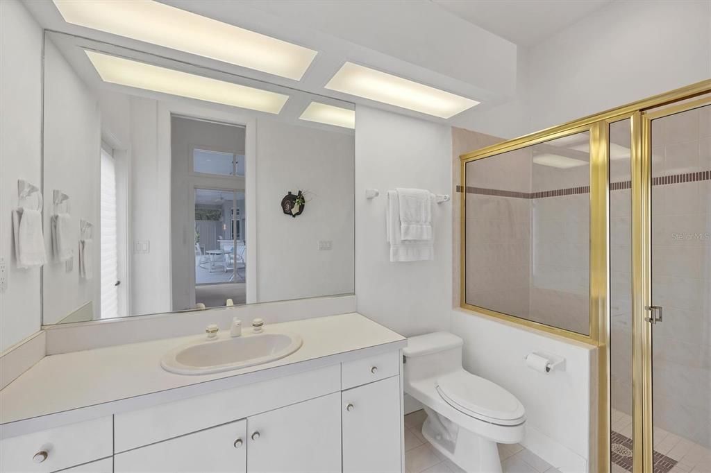 合同活跃: $1,300,000 (3 贝兹, 3 浴室, 4131 平方英尺)