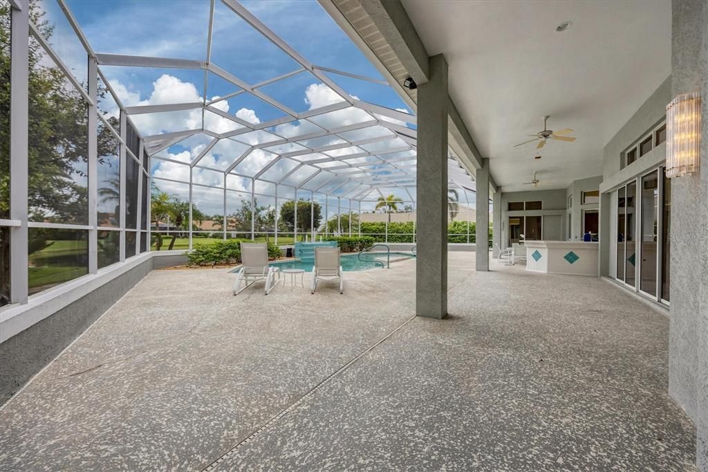 合同活跃: $1,300,000 (3 贝兹, 3 浴室, 4131 平方英尺)