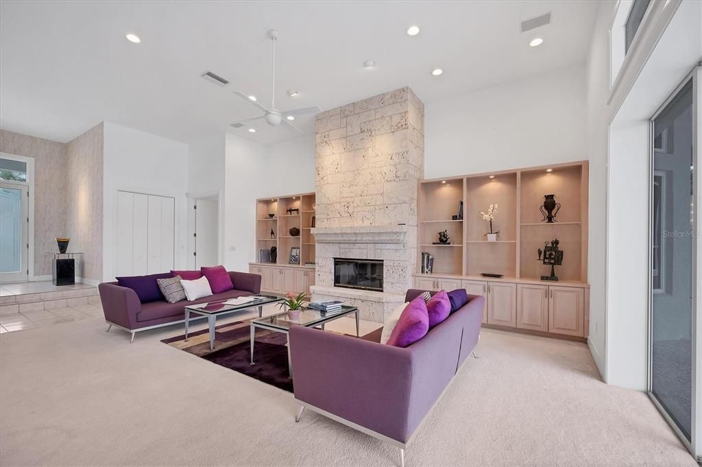 合同活跃: $1,300,000 (3 贝兹, 3 浴室, 4131 平方英尺)