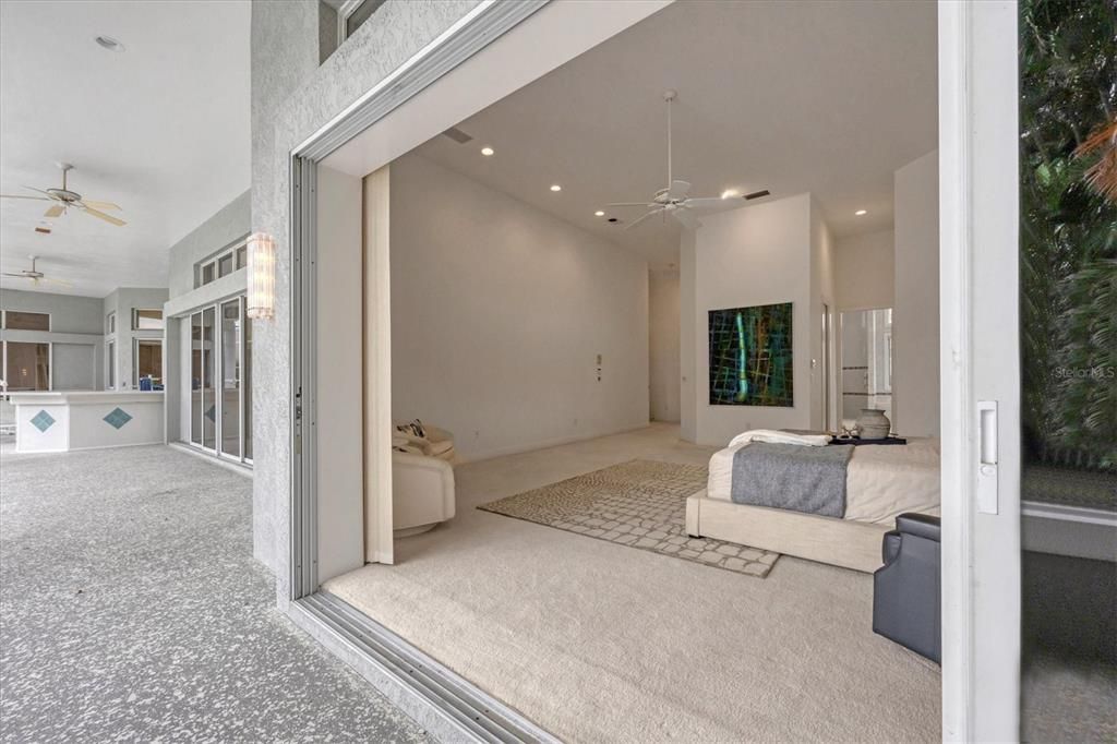 合同活跃: $1,300,000 (3 贝兹, 3 浴室, 4131 平方英尺)