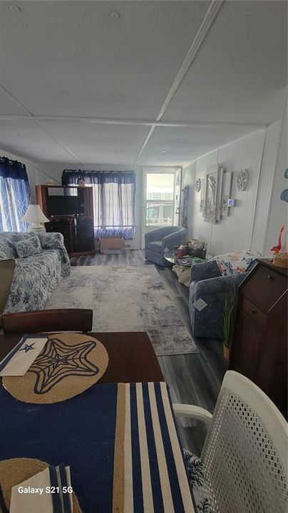 待售: $159,900 (2 贝兹, 2 浴室, 1090 平方英尺)