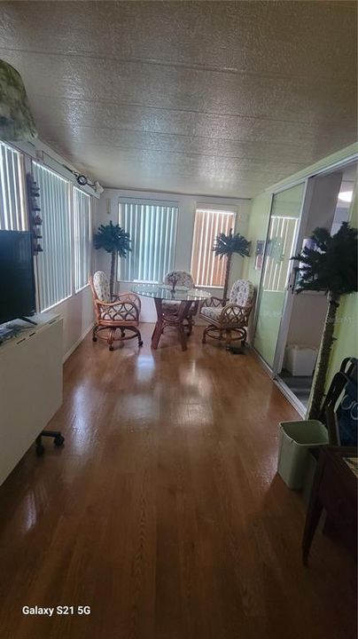 待售: $159,900 (2 贝兹, 2 浴室, 1090 平方英尺)