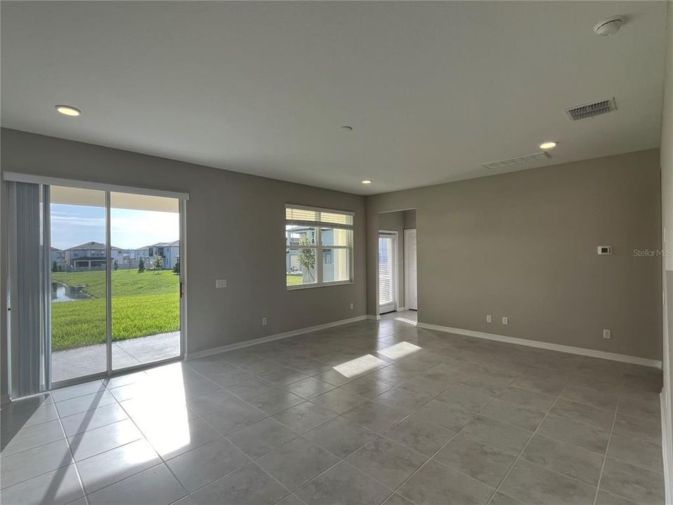 出租: $3,599 (5 贝兹, 3 浴室, 3292 平方英尺)