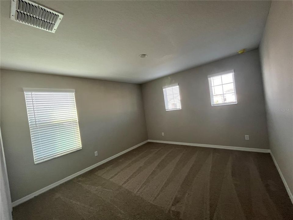 出租: $3,599 (5 贝兹, 3 浴室, 3292 平方英尺)