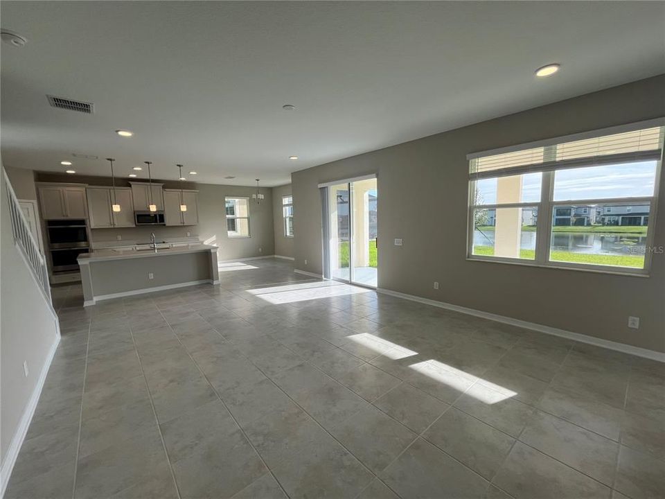 出租: $3,599 (5 贝兹, 3 浴室, 3292 平方英尺)