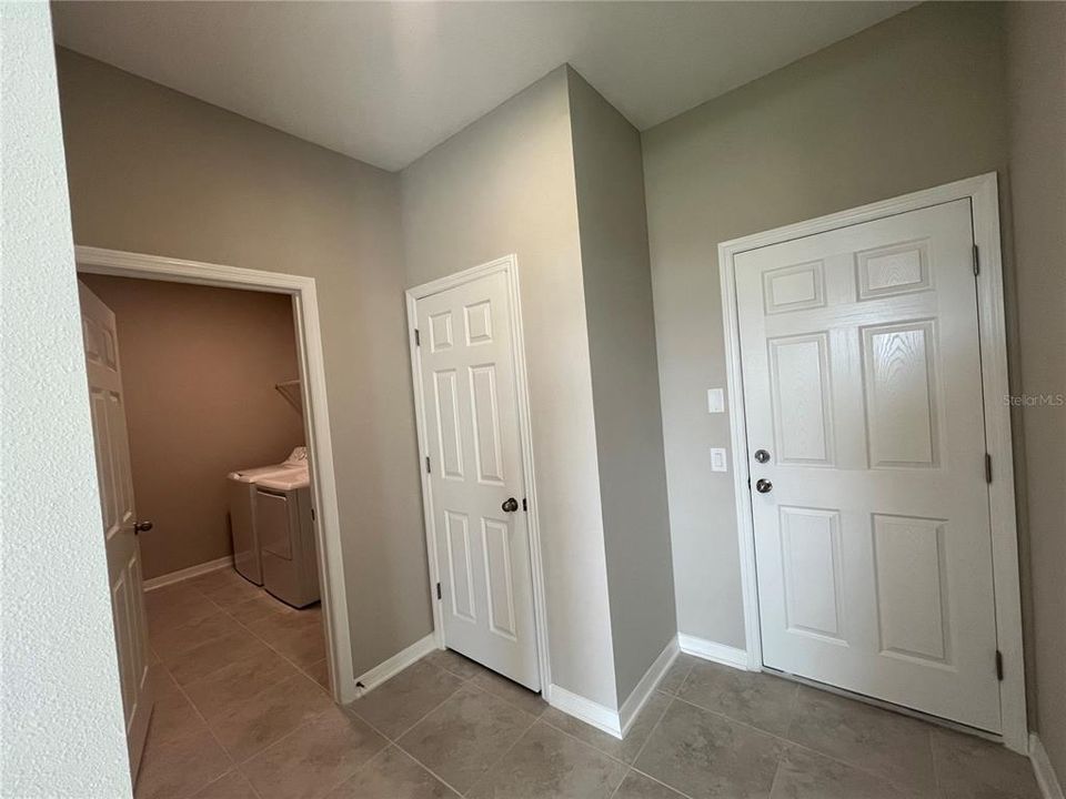 出租: $3,599 (5 贝兹, 3 浴室, 3292 平方英尺)