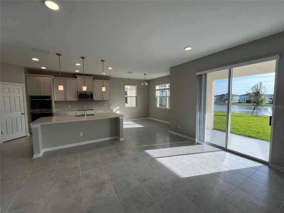 出租: $3,599 (5 贝兹, 3 浴室, 3292 平方英尺)